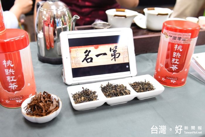 鄭市長表示,希望透過評鑑,提高「桃映紅茶」品牌價值,並推動產銷履歷農產品標章(簡稱TAP標章),提升桃園茶產業整體形象與價值。