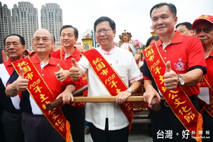 鄭市長:祈求土地公保佑桃園平安,每項建設順利完成。