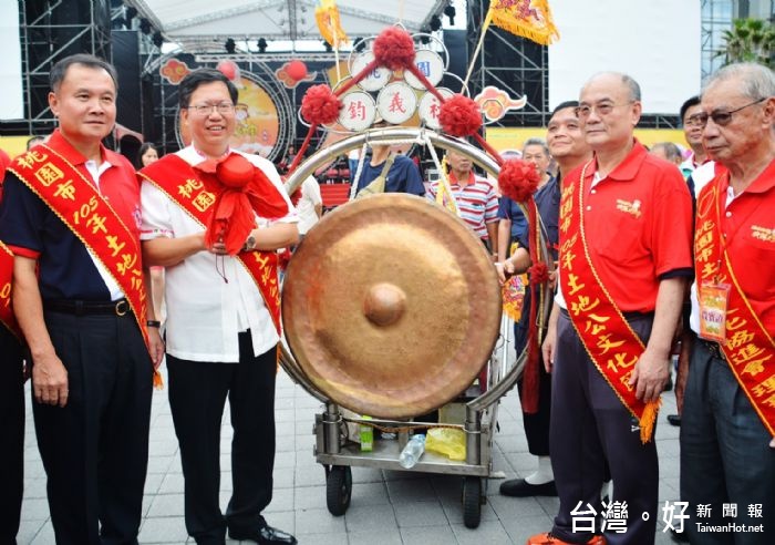 鄭市長:祈求土地公保佑桃園平安,每項建設順利完成。