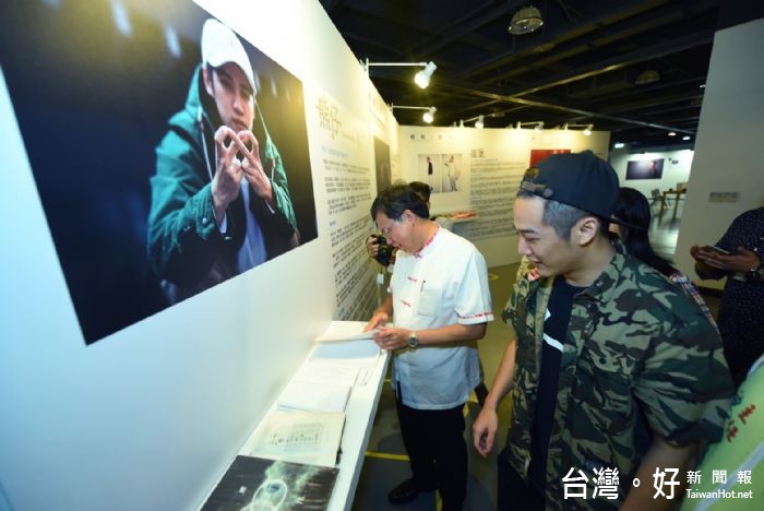鄭市長表示,今年鐵玫瑰音樂展以新創作為主,讓鐵玫瑰音樂展成為音樂創作的最佳舞台。