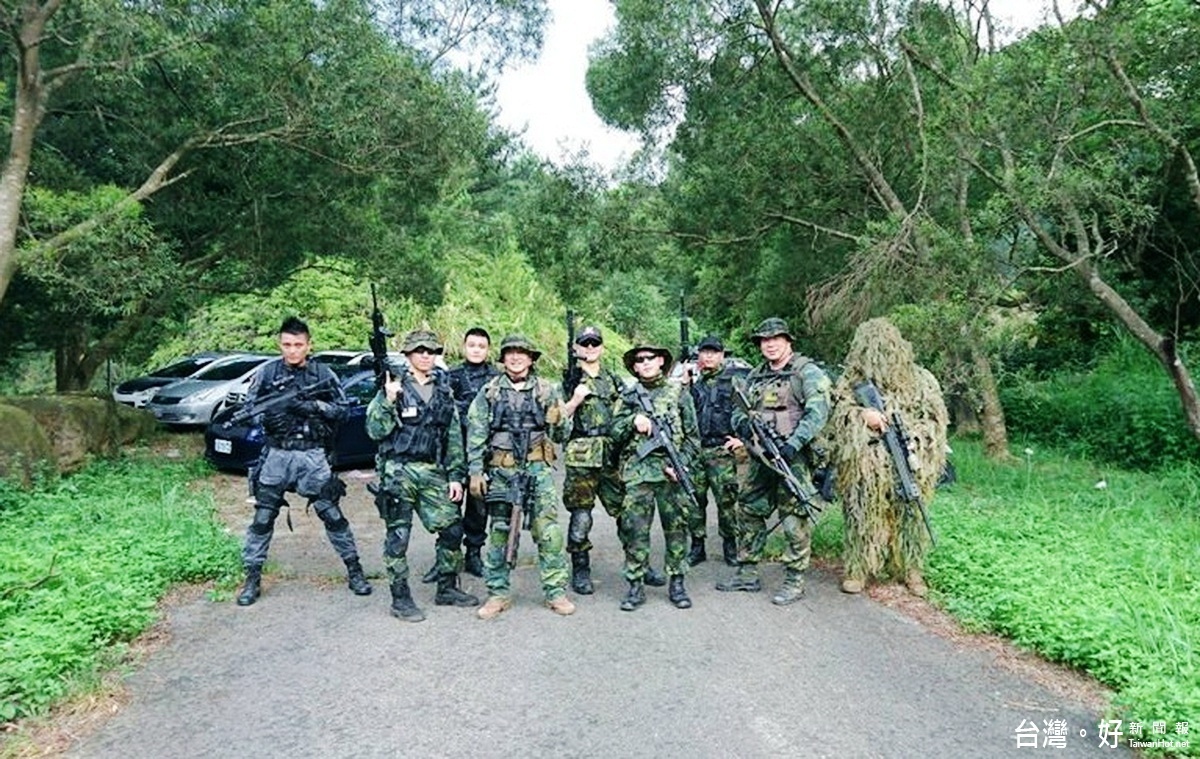 號稱民間版「漢光演習」的大規模軍事生存遊戲的模擬對戰,生存遊戲玩家各個專業裝備齊全。