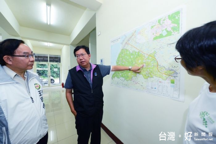 鄭市長視察地景藝術節新屋展區防颱整備,視作品性質加強展區防颱措施。