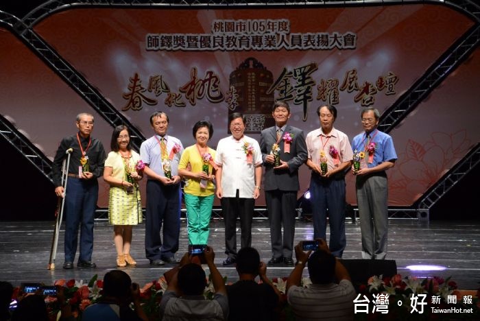 鄭市長表示,感謝所有教育工作者付出,因為他們的熱情讓教育永不退色。
