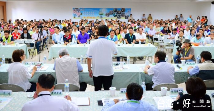 鄭市長表示,市府積極建設桃園, 盼市民朋友能持續給予市府團隊鞭策及支持,共同讓桃園變得更好。