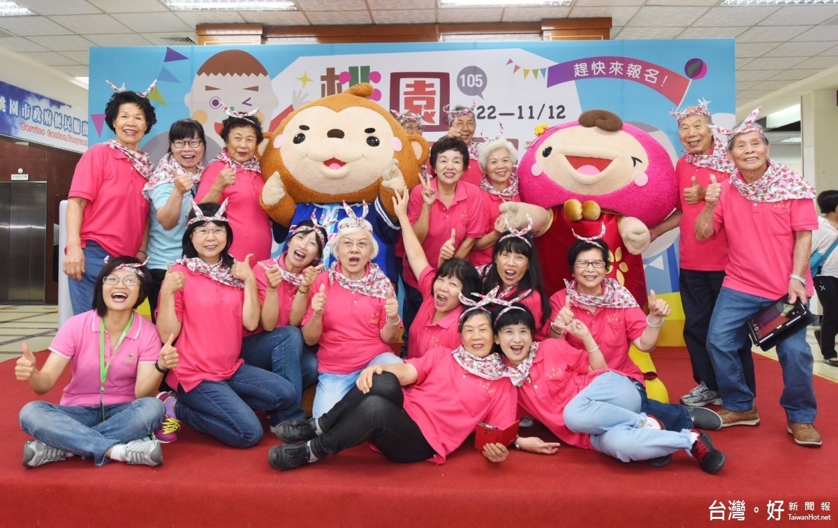 鄭市長表示,將創造一個尊重、珍惜並且照顧長輩的社會,讓長輩生活輕鬆快樂,沒有負擔。