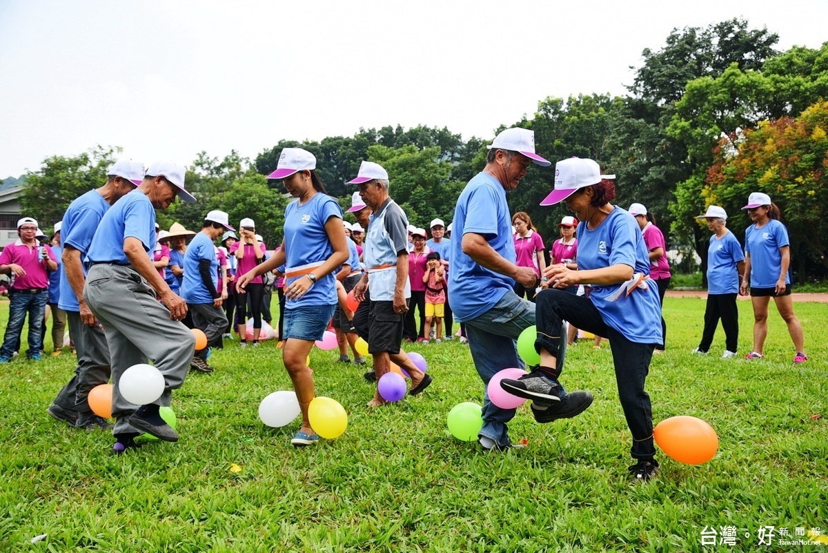 竹秀20薪火相傳運動會並廣邀社寮里等6個村里長輩一同參與老少咸宜的趣味競賽。