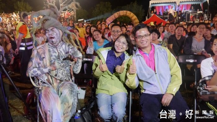 鄭市長表示,總參觀人次達90萬7,000人次,是台灣舉辦地景藝術節史上參觀總人次最多一次。