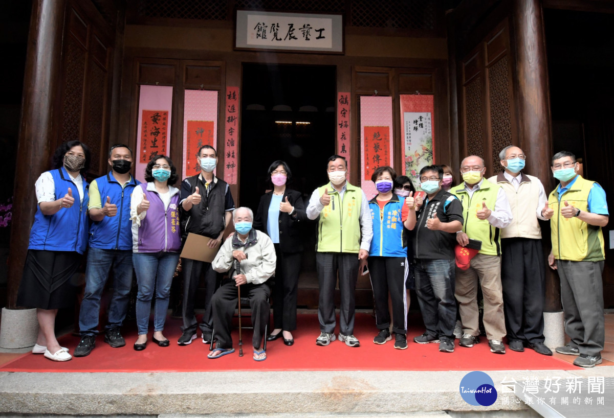 陳敦仁彩繪藝術展，用彩繪畫筆說故事。圖／彰化縣政府提供