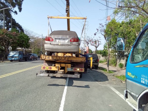 嘉義市府環保局呼籲市民，勿將廢棄車輛或無牌車輛占用道路，以免遭受處罰／嘉義市府提供
