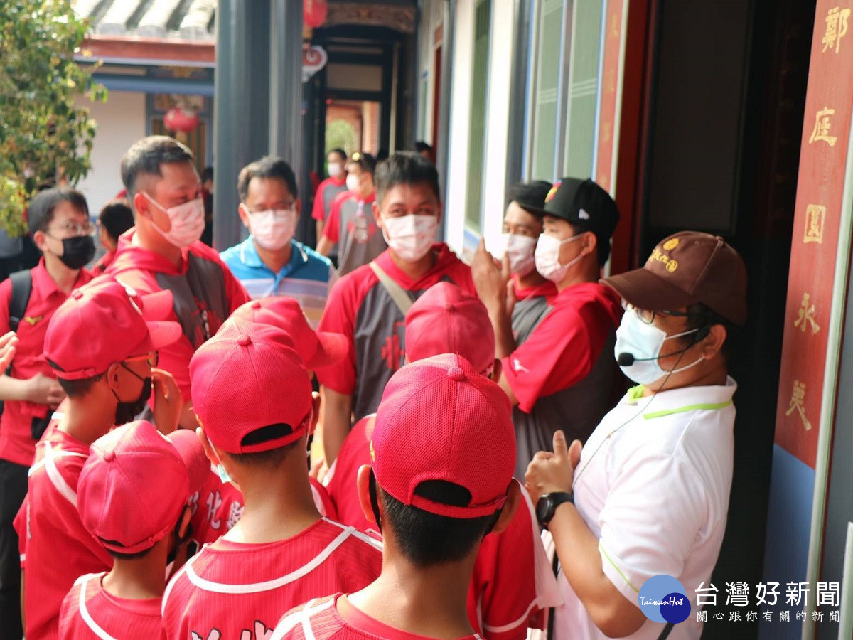 味全龍全軍造訪永靖成美文化園　眾星雲集 棒球小將Hi翻