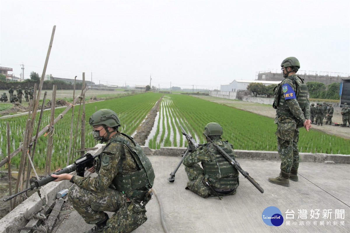 彰化教召國軍訓練有成，展現保家衛國戰鬥實力。圖／記者鄧富珍攝