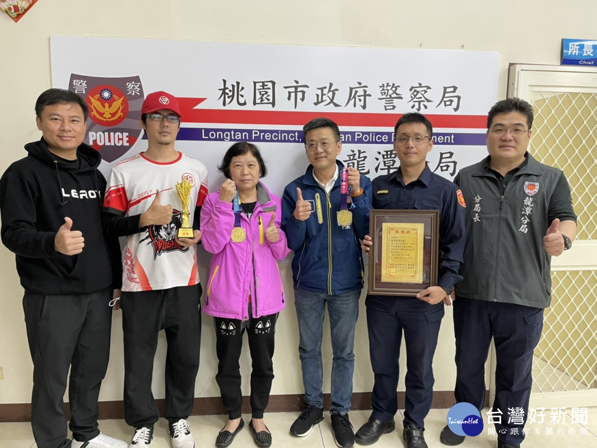 員警積極找回，特別頒發感謝狀<br />
<br />
