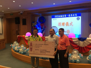 致贈水里商工助學金。