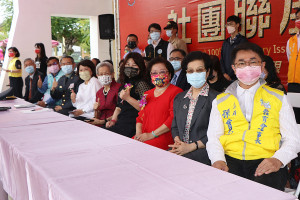 嘉義女中創校百週年，三代校友同堂見證歷史／嘉義市府提供