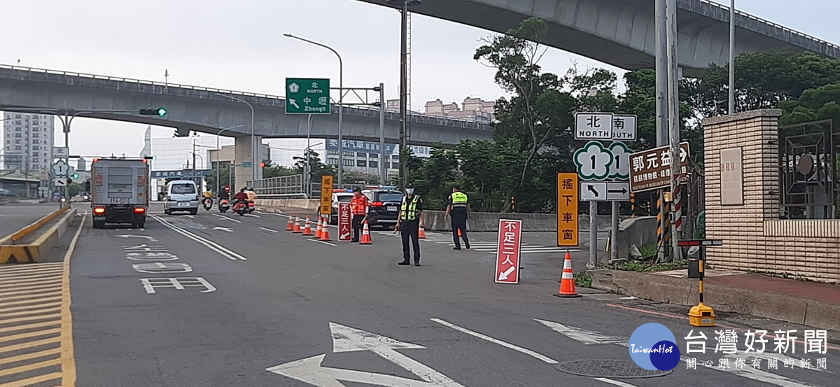 楊梅警分局提供楊梅區及新屋區鄉親有充足的資訊避開車潮