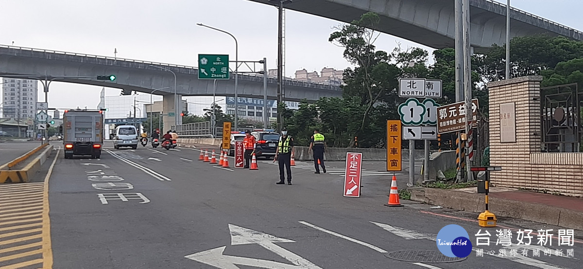 楊梅警分局提供楊梅區及新屋區鄉親有充足的資訊避開車潮<br />
<br />
