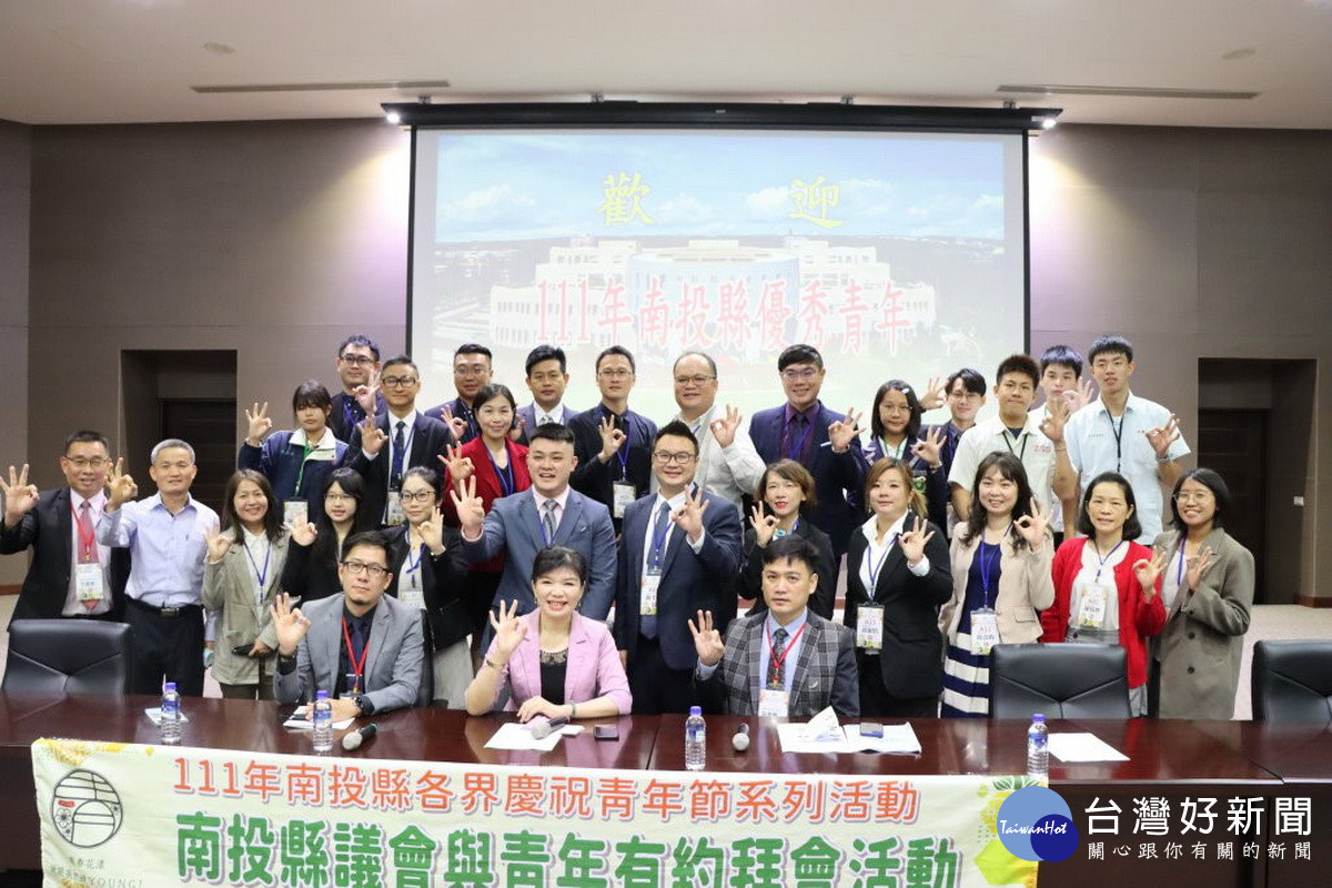 優秀青年白天拜訪南投縣府和議會。（議會提供）
