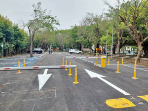 嘉義市港坪運動公園停車場及市立田徑場周邊停車場重新整地，將為市民增加372個停車空間／嘉義市府提供