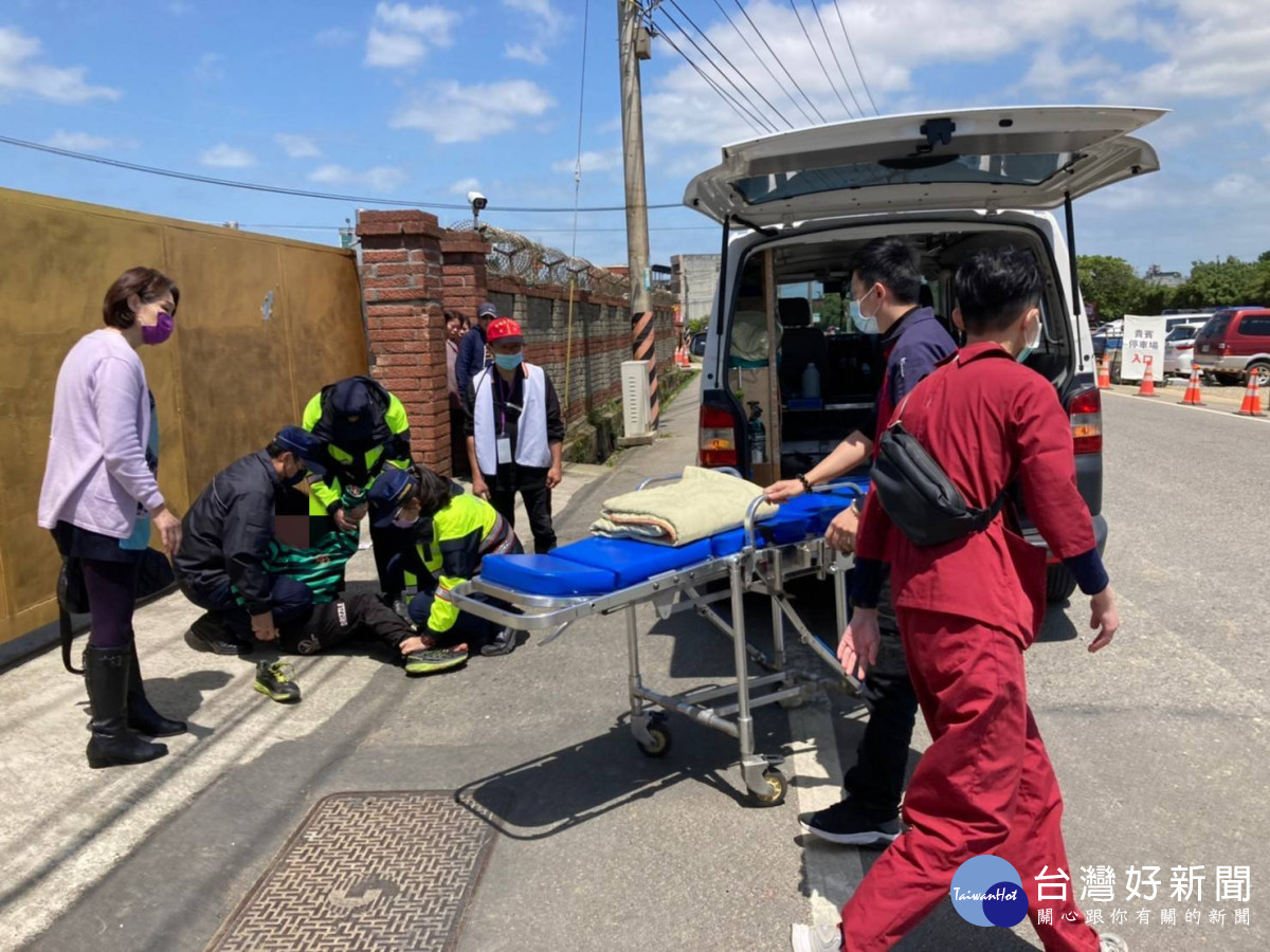 男童參觀海芋季迷路熱暈，大園警協助送醫找家人<br />
<br />
