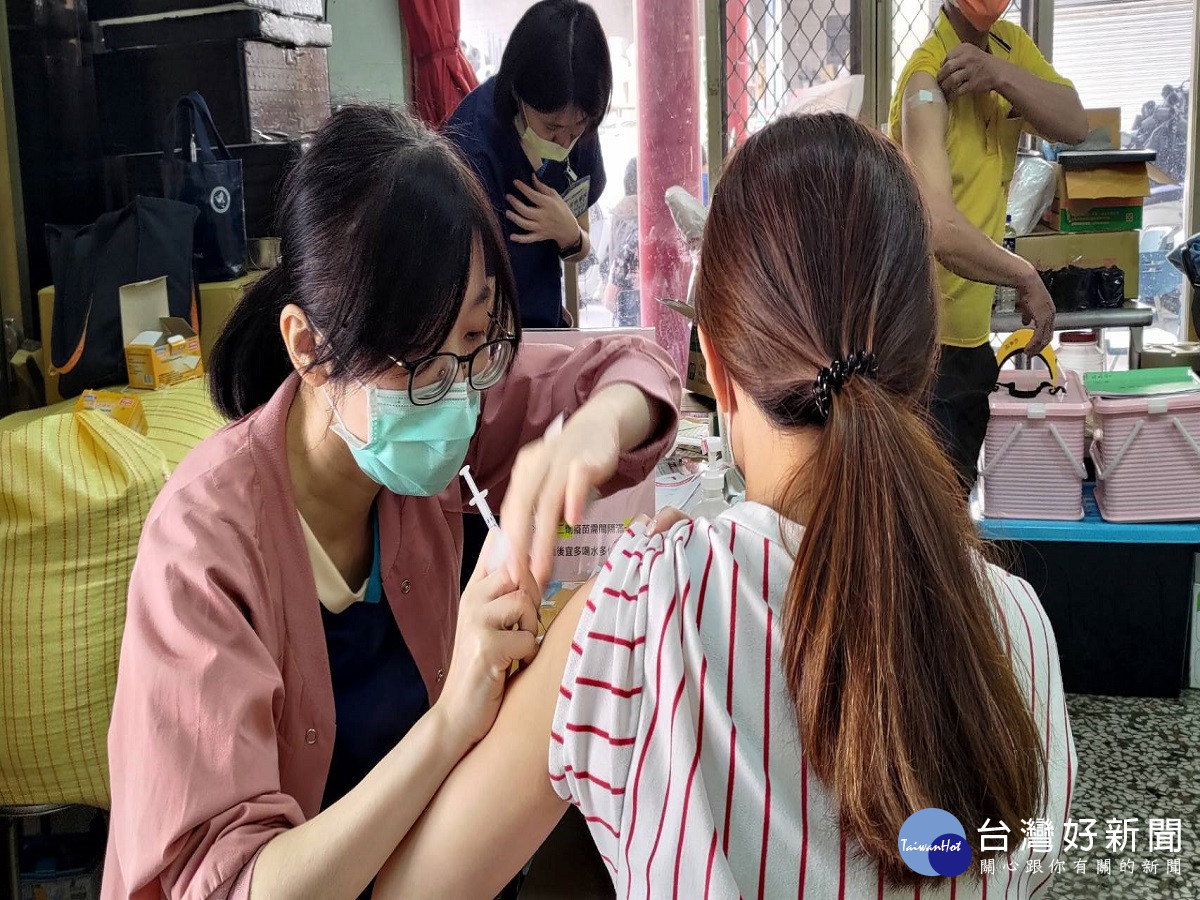 常春醫院快打站催打氣　打氣太旺衛生所準備的禮券還不夠發