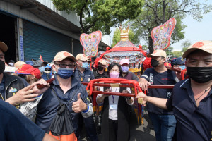 大甲鎮瀾宮媽祖午後1點前就進入彰化縣境，彰化縣長王惠美前往接駕。圖／彰化縣政府提供