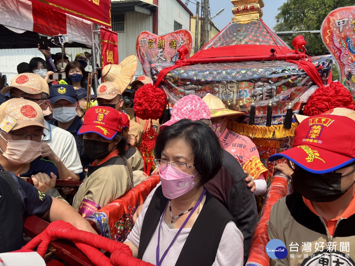 大甲鎮瀾宮媽祖午後1點前就進入彰化縣境，彰化縣長王惠美前往接駕。圖／彰化縣政府提供