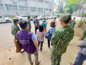 衛生局長趙紋華2度率隊邀集防疫專家、疾病管制署等進入營區實地勘察／嘉義縣府提供