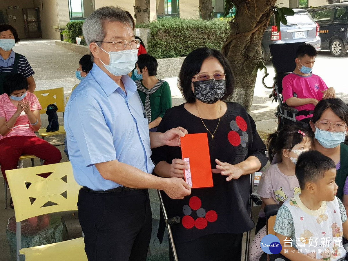 小農與郵局拓展新興通路　獲利不忘公益捐赠喜樂關懷弱勢