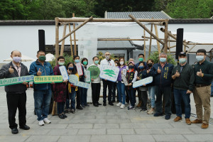 副市長謝政達親訪坪林茶業博物館，參觀精緻的「五感奇趣市集」，以及期間限定的「野食茶酒吧」，感受綠色茶山的山林溪流、雲霧和人情，療癒身心靈