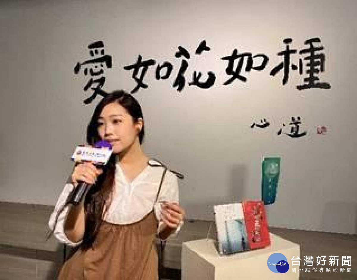 青年歌手蔡宛芝，演唱《愛如花如種》