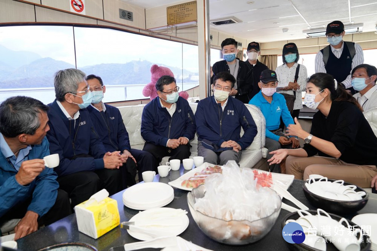 許淑華立委日前跟交通部長王國材到日月潭視察，提出多項建議，並已經成功爭取交通部6千萬經費，建置電子票券系統。(圖/許淑華立委服務處