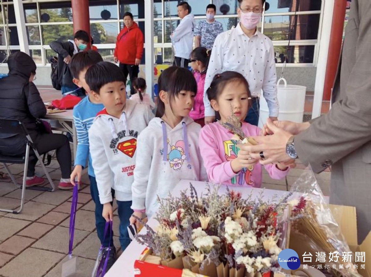 客家文化館規劃五感體驗講座，將生活小物件結合客家藥草植物，讓客家文化巧妙融合於日常生活之中。