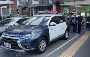 ▲小偷半夜竊14萬室外冷氣機，警方根據指證迅速人贓俱獲。