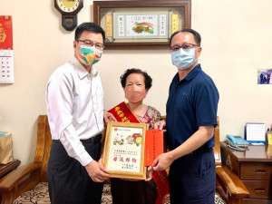姜莊金英女士當選嘉義市警局警察模範母親／警方提供