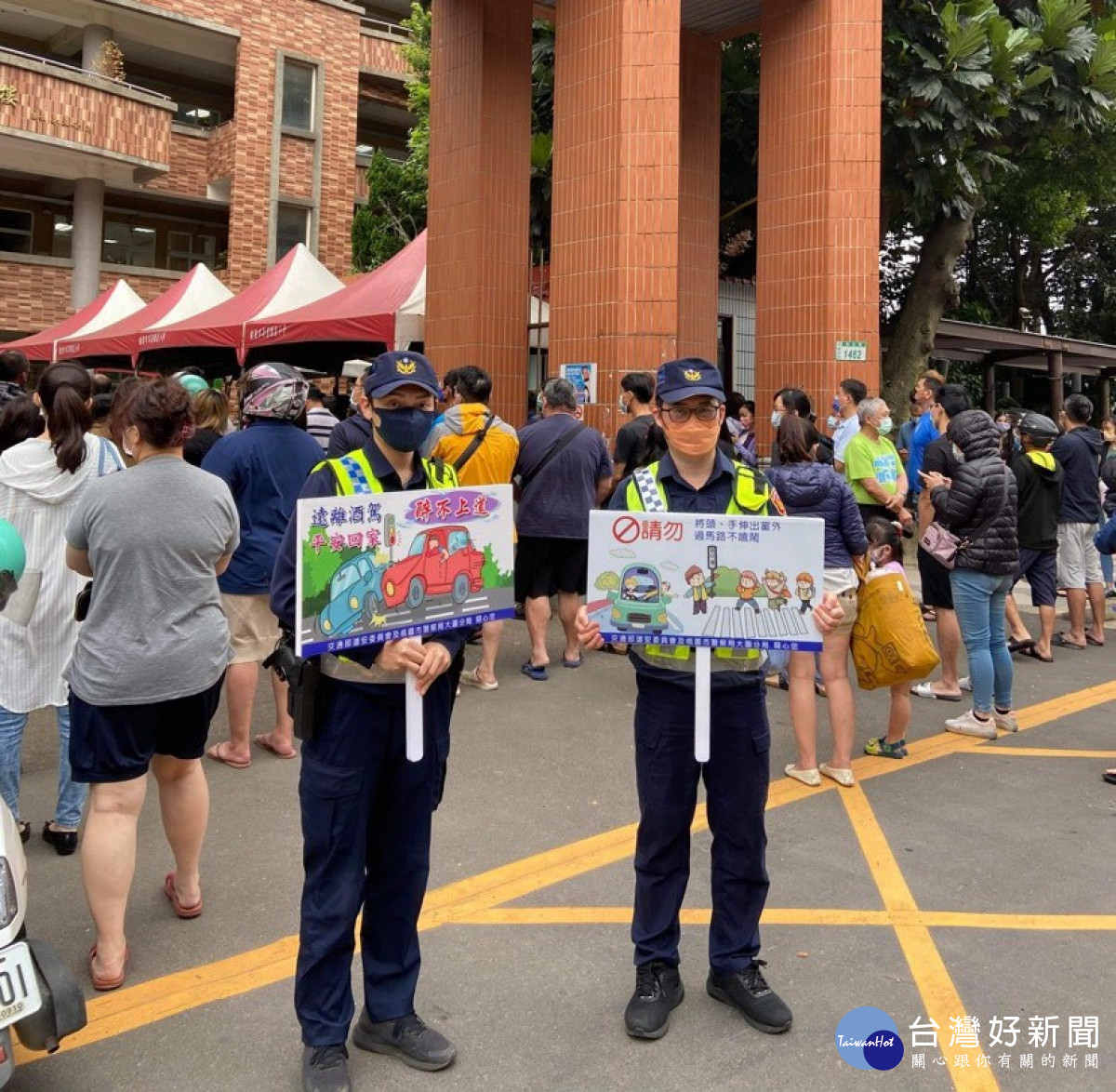 預防犯罪從小紮根,大園警結合校運深入宣導。