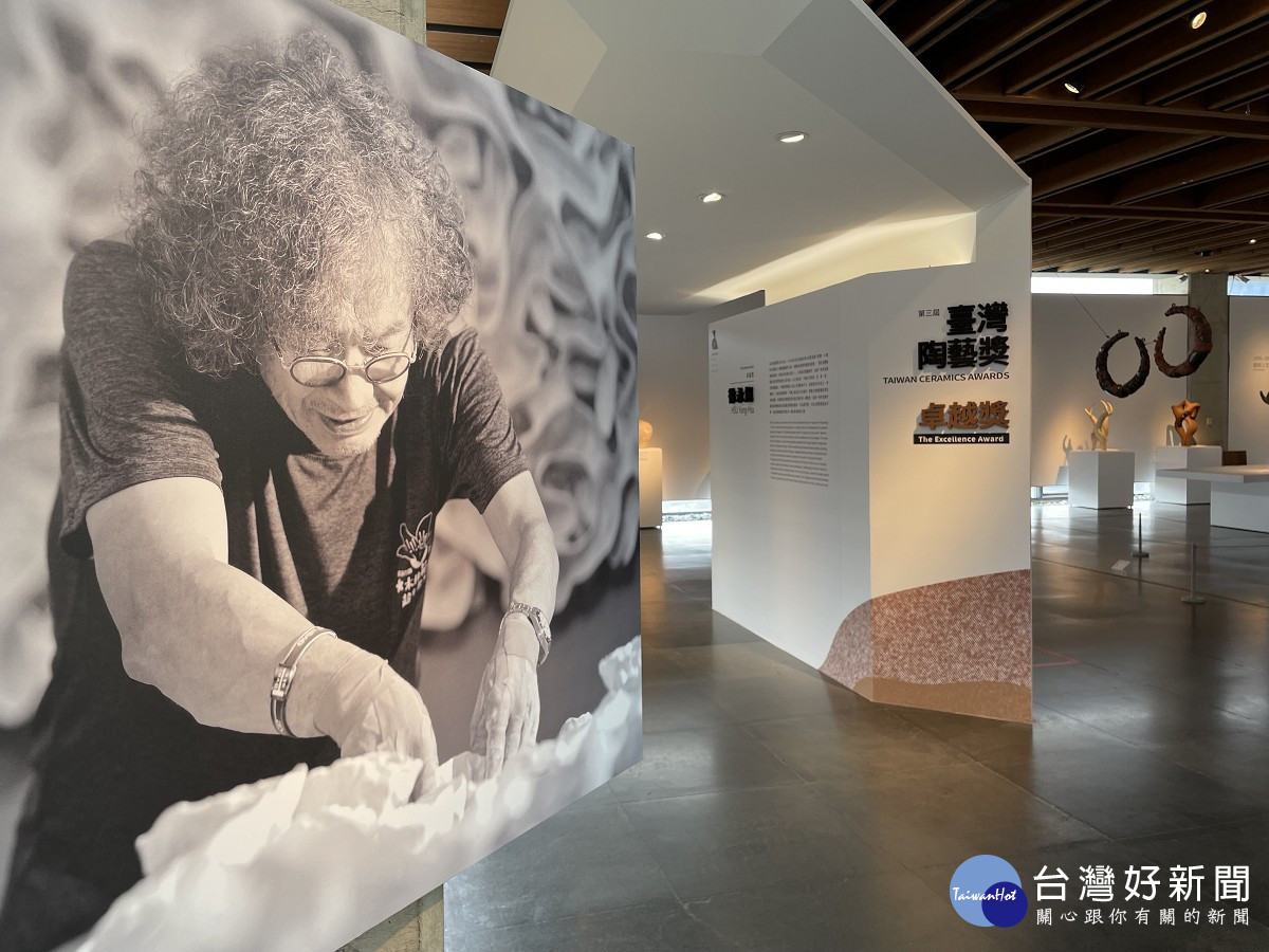 「臺灣陶藝獎」首屆卓越獎得主徐永旭的藝術人生，首次以「創作回顧展」的方式在陶博館盛大展出