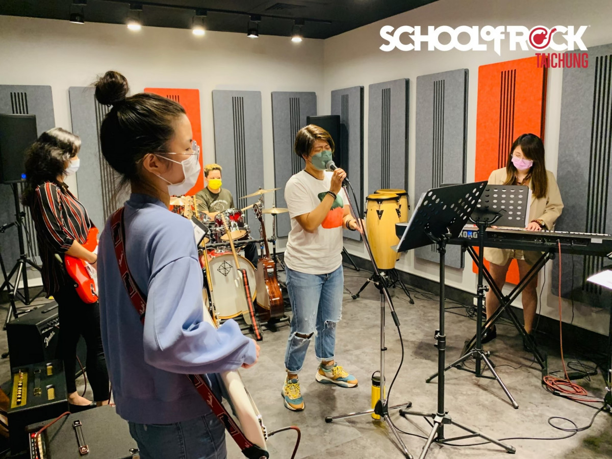 School of Rock─搖滾教室在台中市設立全台第一家全齡層音樂學習環境，佔地300坪號稱全球最大。