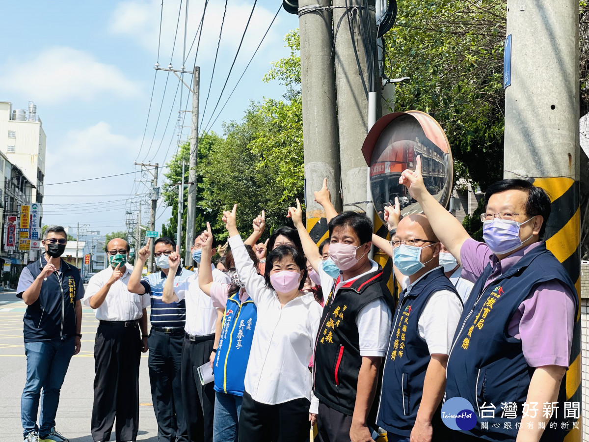 改善工程進進行交通號誌纜線、台電纜線地下化，恢復街道乾淨天際線。