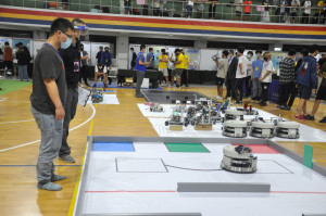 高中職組自主移動機器人競賽。圖／建國科大提供