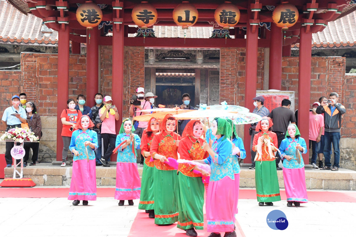 福興鄉番社社區的十二婆姐陣民俗技藝演出。圖／記者鄧富珍攝