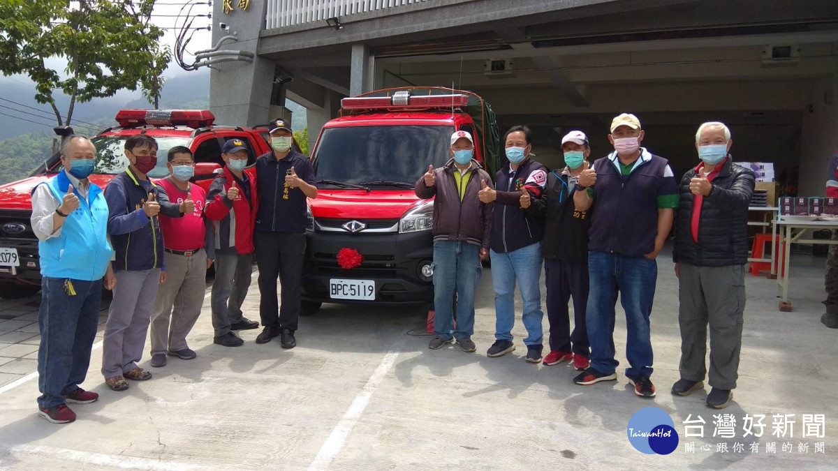 沙鹿區「紫雲宮」捐贈價值約新台幣196萬元的消防警備車及救難器材。