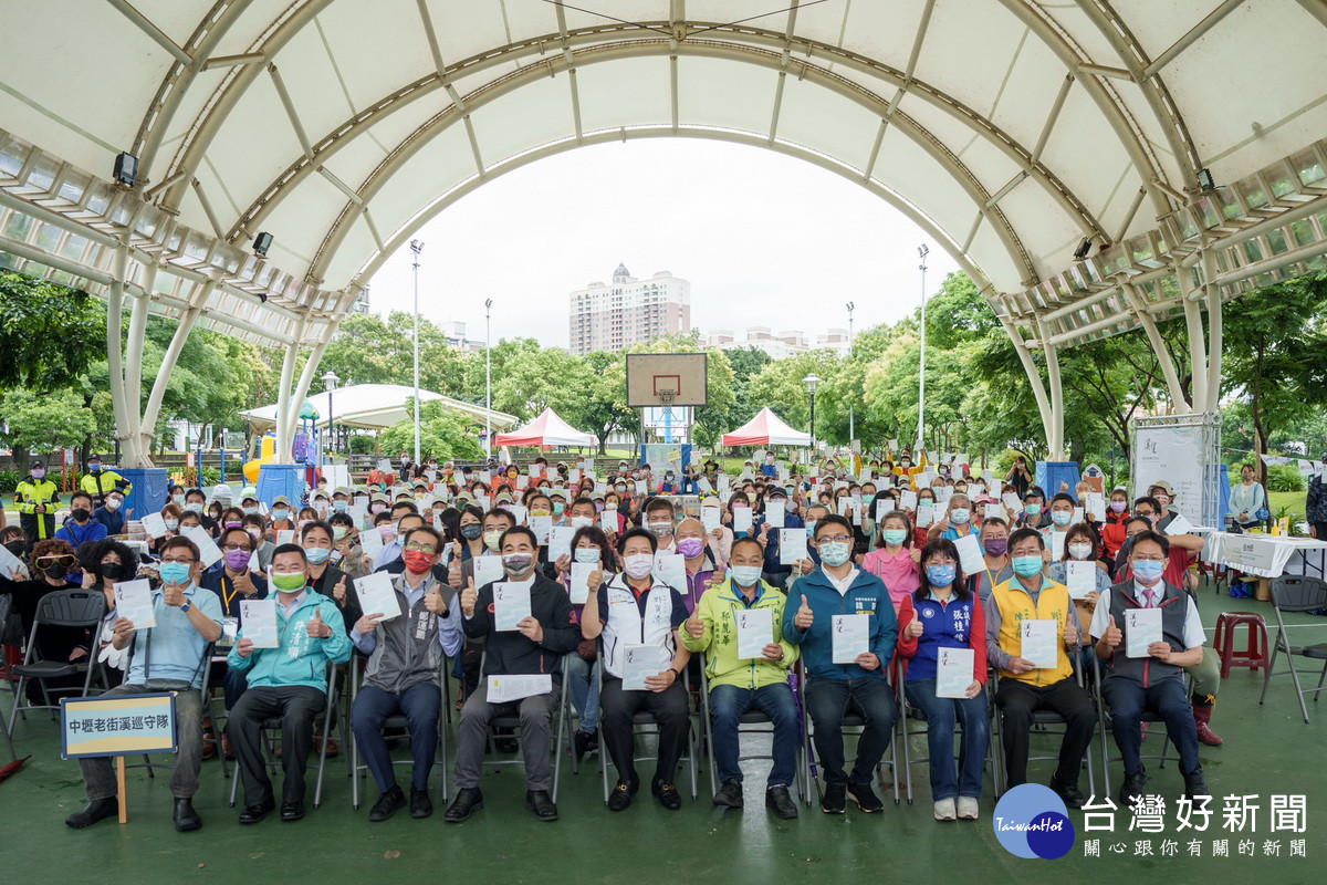 見證城市河流的蛻變打造親水好文化，桃園市政水務局發表「溪望——南崁溪的轉化與再生」水文化專書。<br />
