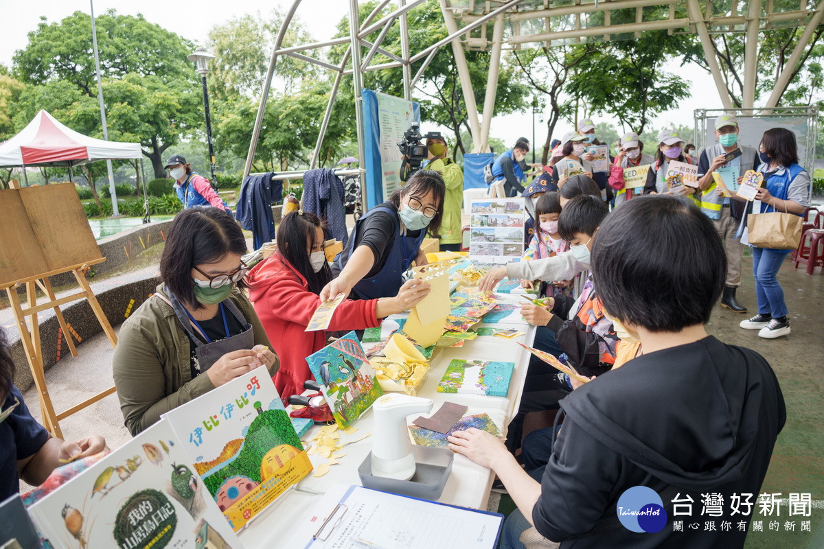 見證城市河流的蛻變打造親水好文化，桃園市政水務局發表「溪望——南崁溪的轉化與再生」水文化專書。<br /><br />
