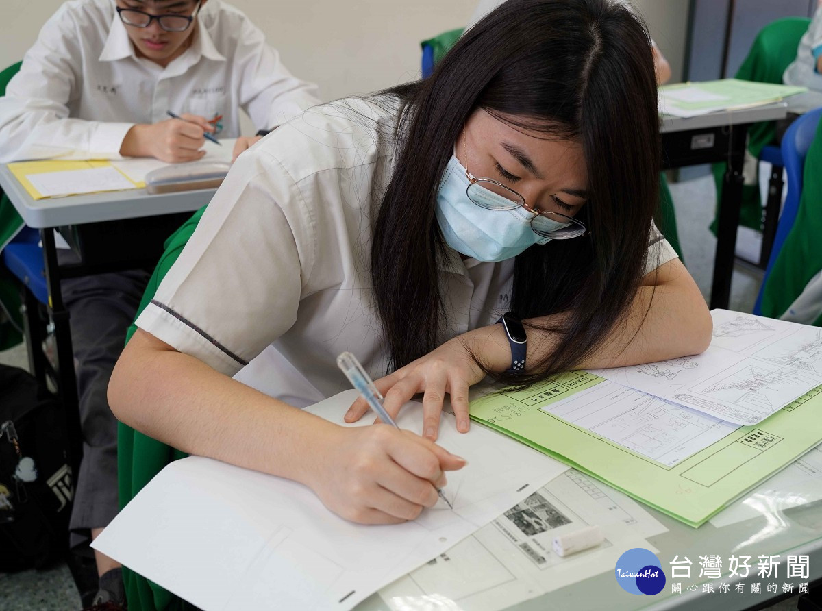 樟樹國際實中多媒體動畫科三年級董倢伊同學以校排第一優異表現，順利進入第一志願「國立臺北科技大學工業工程與管理系」