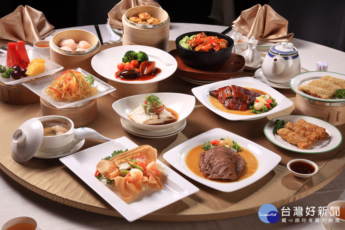 麗寶福容大飯店首次推出「三廳共享餐券」買10送1超值價位 9,900元(原價13,068元)現省3,168元。