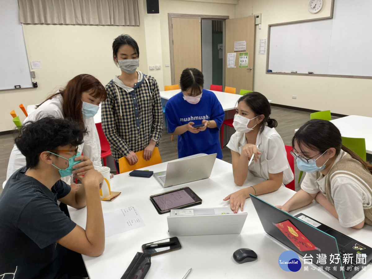 中原「Ours都市改革」以創新概念拍攝系列廣告，行銷推廣合作住宅的好處。<br />
<br />
