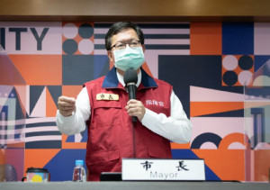 鄭市長主持防疫專案會議暨會後記者會。