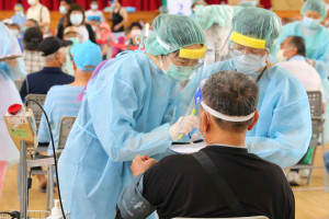 勞工接種COVID-19疫苗或接種後發生不良反應，不限劑次，自接種日起至次日24時止，都可請疫苗接種假／嘉義縣府提供