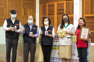議員號召勝霖藥品捐贈血氧機　林姿妙感謝各界善心共同抗疫
