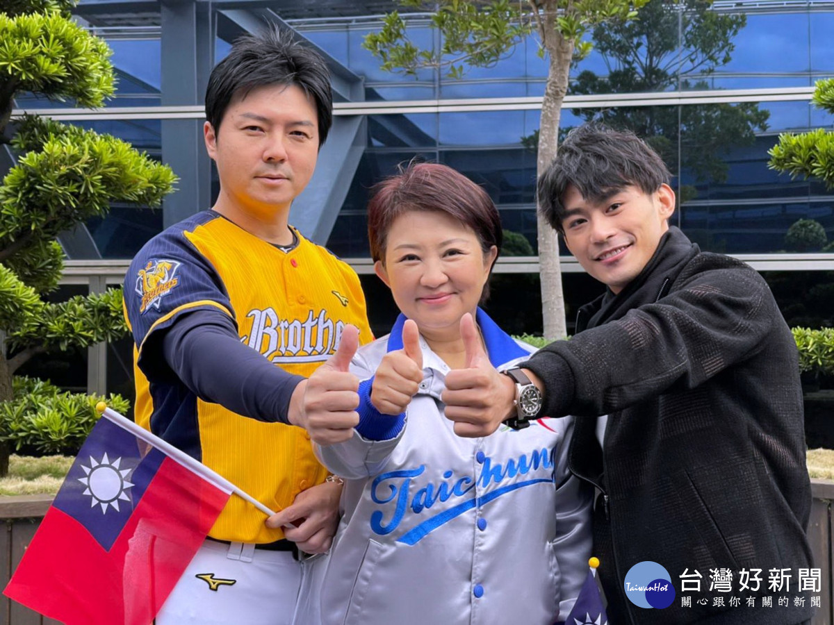 台中市長盧秀燕(中)重視運動風氣與發展,左為台中出身的兄弟總教練林威助,右為東奧柔道銀牌得主楊勇緯。
